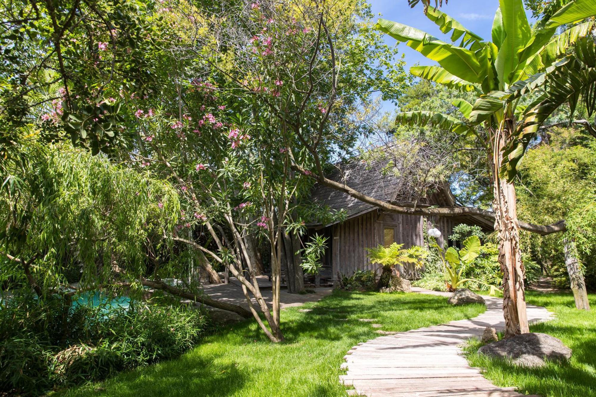 Отель Domaine Les Mesanges Гассен Экстерьер фото